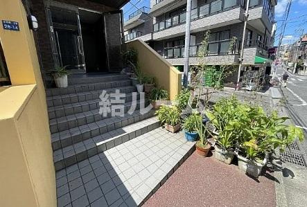 板橋区小茂根１丁目の賃貸マンションのエントランス