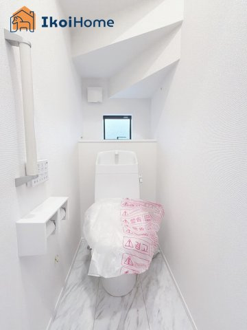 神戸市西区桜が丘東町4丁目　新築戸建の浴室|◆同社施工例◆小窓があり換気良好の浴室です。清潔な空間を保てます。