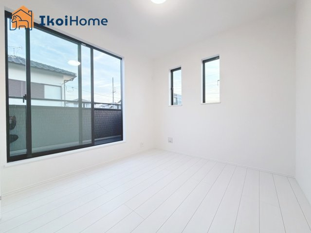 神戸市西区桜が丘東町4丁目　新築戸建の洗面所|◆同社施工例◆洗面台はお化粧をする時にも便利な３面鏡＆お掃除の際にも便利なハンドシャワータイプです。