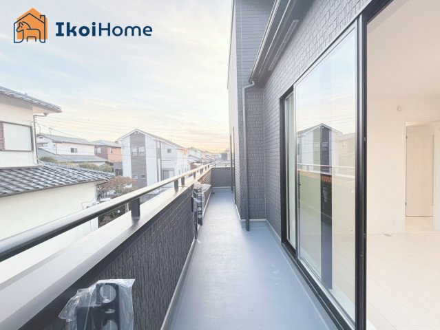 神戸市西区桜が丘東町4丁目　新築戸建のバルコニー|【ホームページに現地動画掲載中】●年中無休：当日予約可●バルコニーには屋根はございません！