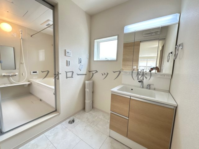 和泉市冨秋町２期の独立洗面台|使いやすい独立洗面台です