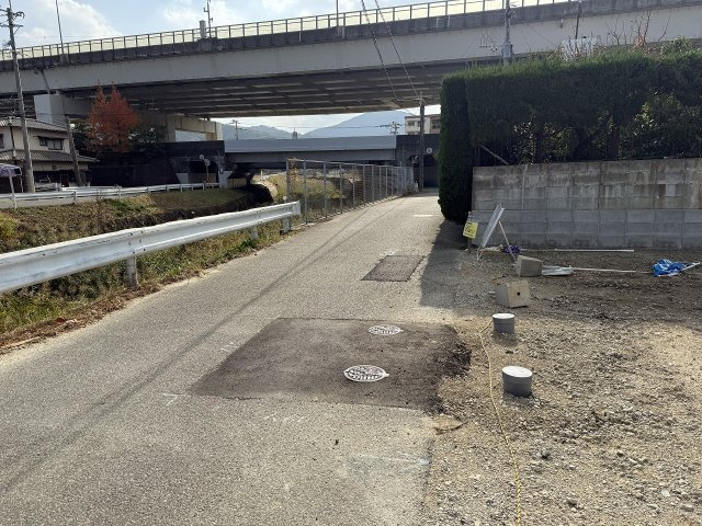 今宿東2丁目　新築戸建　3棟の前面道路含む現地写真