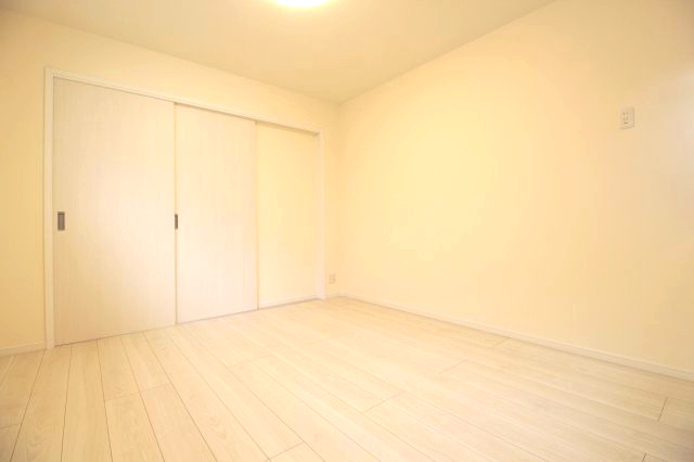 【居間・リビング】 | コモイルソーレ弁天 | こちらのリビングで趣味の時間をお楽しみください