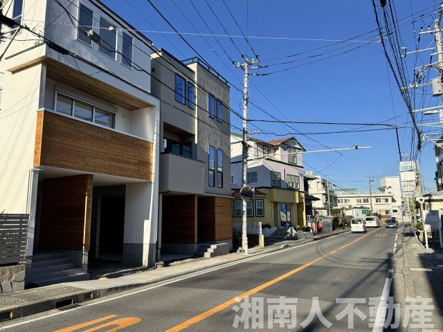 鎌倉市腰越４丁目３－３２新築戸建ての前面道路含む現地写真|前面道路含む現地写真です