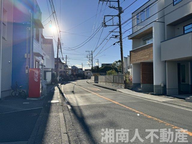 鎌倉市腰越４丁目３－３２新築戸建ての前面道路含む現地写真|前面道路含む現地写真です