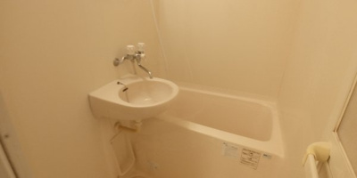 【浴室】 | レオパレス志徳 | 一人暮らしでは十分な広さになっております。