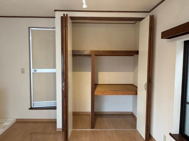 大型クローゼット内部