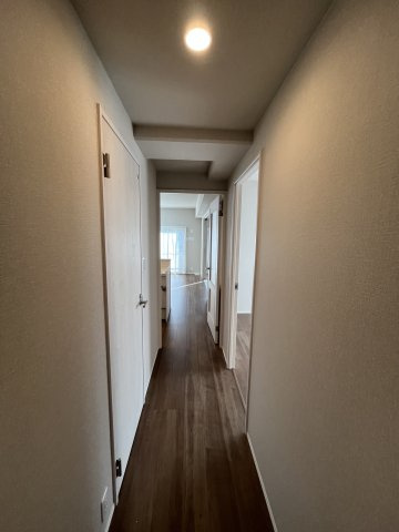 コスモ小戸の内装|廊下はすっきりしているので部屋に行き来しやすいです♪