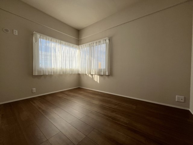 コスモ小戸の洋室|角部屋なので騒音など気にならないと思います！