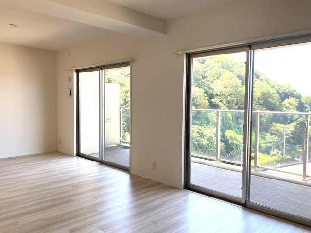 ペルシュ城山の居間・リビング