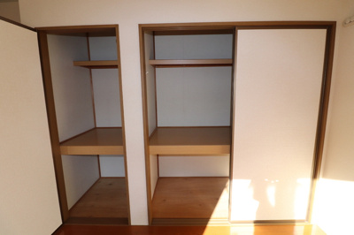 【洋室】 | セジュール御山 Ｂ | 南東側洋室収納