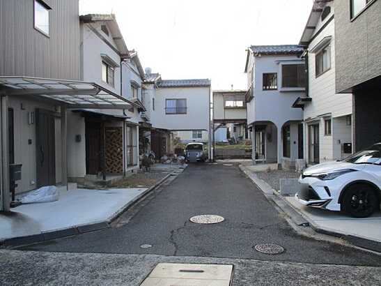 【前面道路含む現地写真】