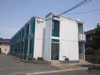 【外観】 | レオパレスムラヤマ | 「０円で入居も可能♪」お得にお探しするなら不動産すまラボにお任せ下さい♪
〇現地待合わせOK　〇LINE対応可　〇他社物件持込ＯＫ
〇遠隔契約OK　〇お値引き喜んで♪皆様のお問合せをお待ちしています♪