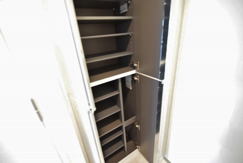 オーキッドレジデンス船橋本町の玄関|下駄箱完備