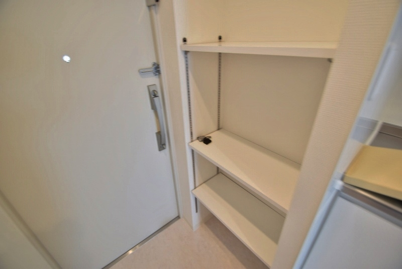 オーキッドレジデンス船橋本町の玄関|玄関に棚あります