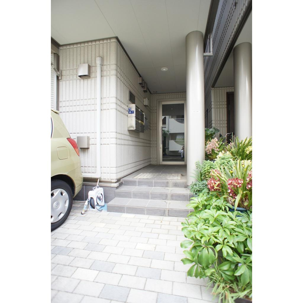 アリスタのエントランス|出入り口