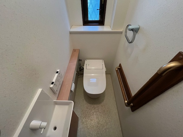 青葉台戸建のトイレ