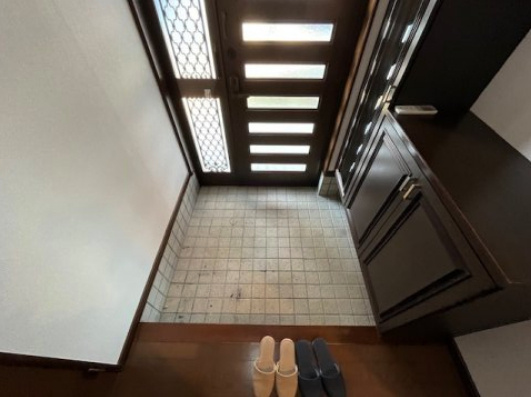 青葉台戸建の玄関