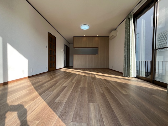 青葉台戸建の居間・リビング