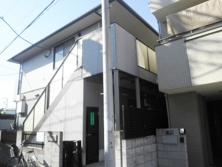 興和会館のエントランス