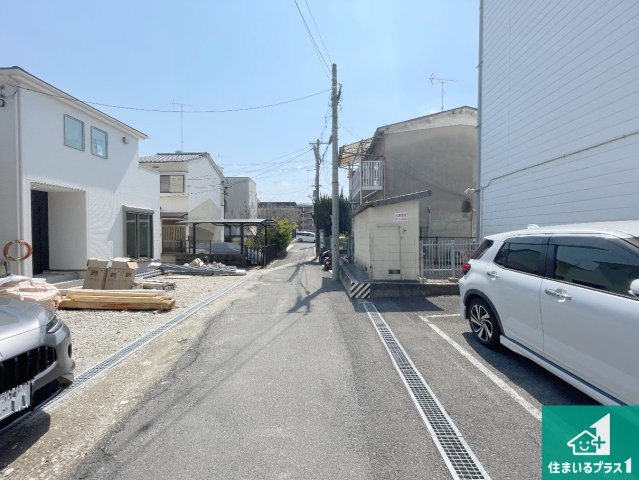 宇治市伊勢田町毛語　第1期　新築一戸建ての前面道路含む現地写真|周辺は落ち着いた街並みの住宅地！子育てがしやすい住環境です！まだ未完成ですが、現地でしかわからない事もございます。是非一度ご覧ください。