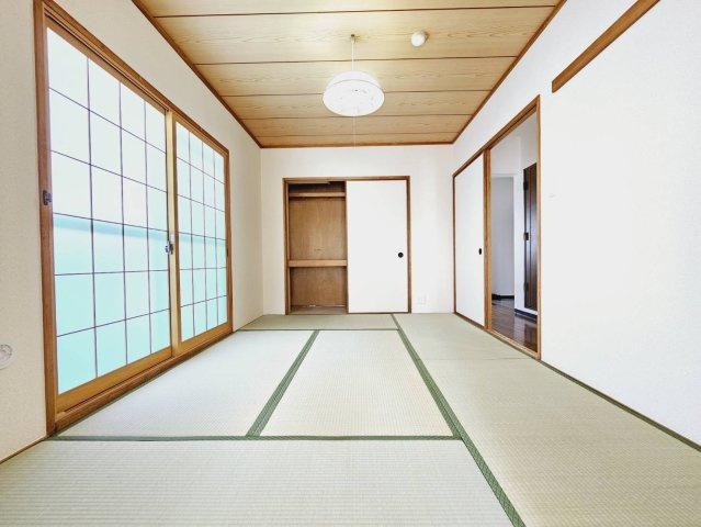 アヴニール鹿の子台５号棟の和室|■和室約6帖■押入