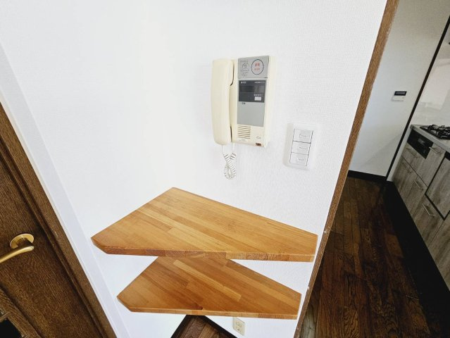 アヴニール鹿の子台５号棟の防犯設備|■インターホン