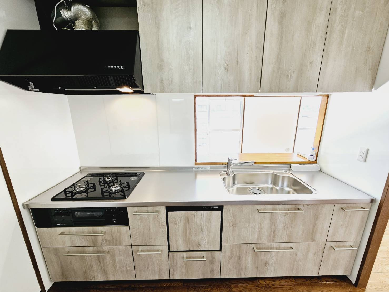 アヴニール鹿の子台５号棟のキッチン|■会話弾む対面システムキッチン■食器洗浄乾燥機■3口ガスコンロ(グリル付)