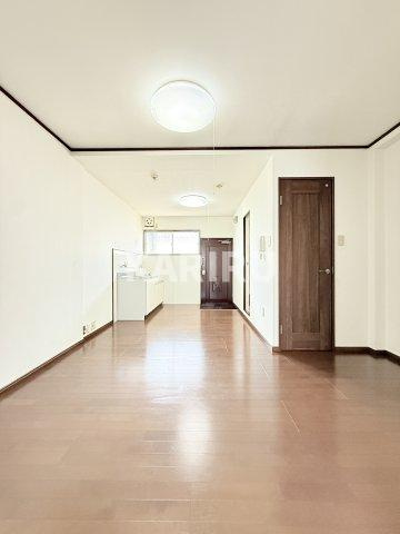 第一KYメゾンの居間・リビング