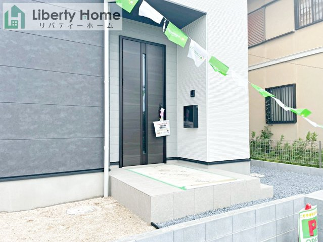 水戸市平須町16期　新築戸建のエントランス