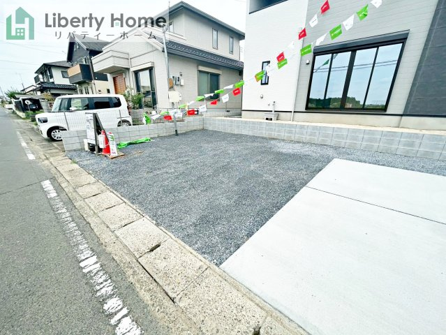 水戸市平須町16期　新築戸建の駐車場