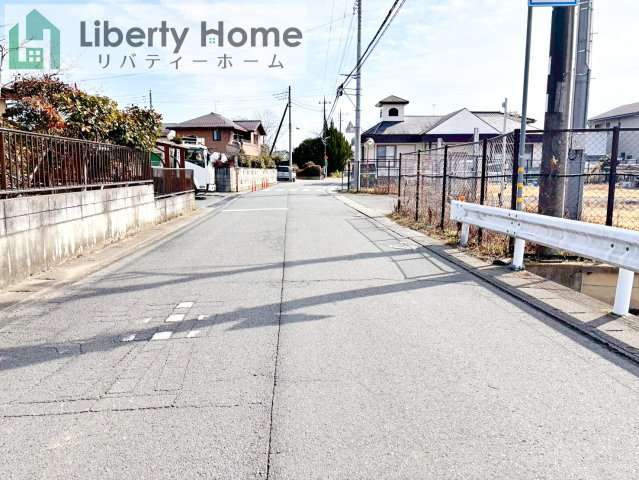 水戸市平須町16期　新築戸建の前面道路含む現地写真