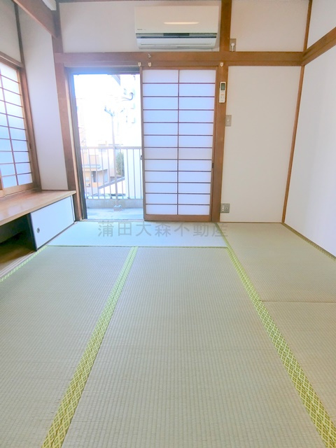 西蒲田3丁目2-2貸家ニシカマタサンチョウメカシヤの和室|ベランダのある和室6帖　2階　エアコン　収納スペース付き