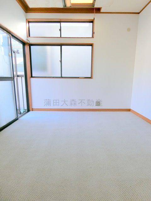 西蒲田3丁目2-2貸家ニシカマタサンチョウメカシヤの洋室|ベランダのある洋室6帖　2階　収納スペース付き