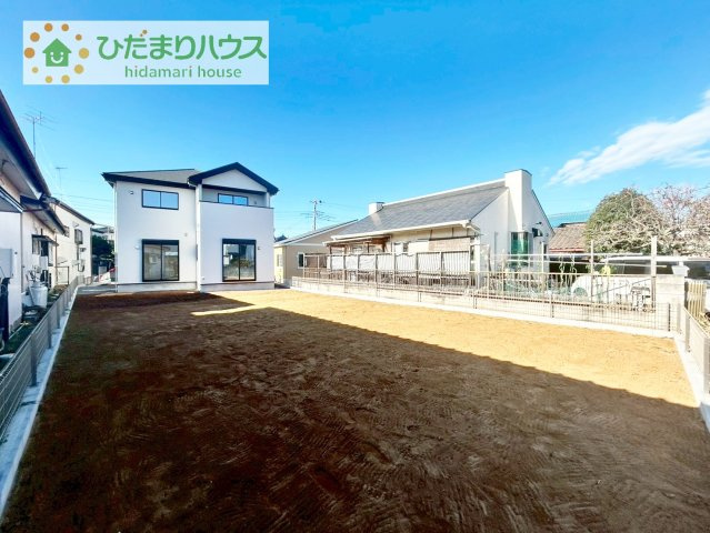 【庭】 | 土浦市真鍋9期　新築戸建 | 日当たりの良い広い庭。友人や親せきが集まってＢＢＱをしたり、ペットと遊んだり。
一戸建てならではの楽しさが広がります(*^-^*)