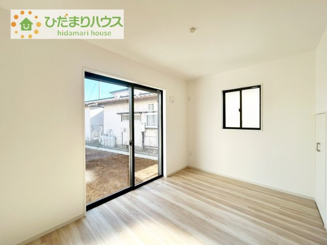 【洋室】 | 土浦市真鍋9期　新築戸建 | 窓が多く、明るい空間を演出してくれます(*^^*)