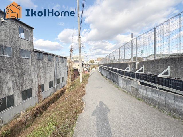 明石市魚住町中尾　土地の周辺|●年中無休：当日予約可●前面道路は幅員ゆったり、交通量も少なく安心です！