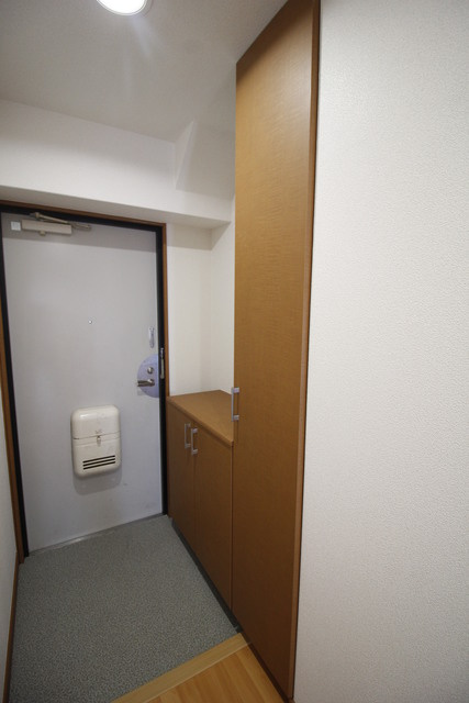 東千里OMパレス1の玄関