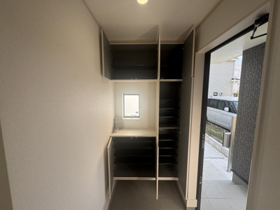 【玄関】 | 与那原町与那原（全9棟）A号棟 | A号棟　十分な収納付き玄関♪