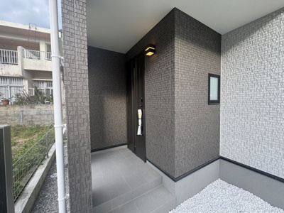 【玄関】 | 与那原町与那原（全9棟）A号棟 | A号棟　スマートキー付き♪