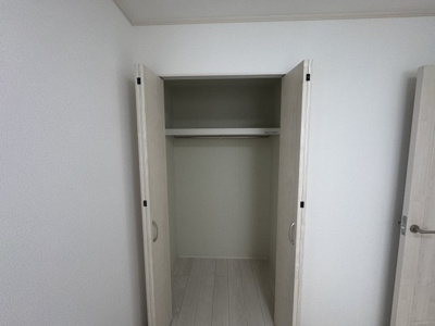 【収納】 | 与那原町与那原（全9棟）A号棟 | A号棟　洋室5.25帖＋CL付き♪