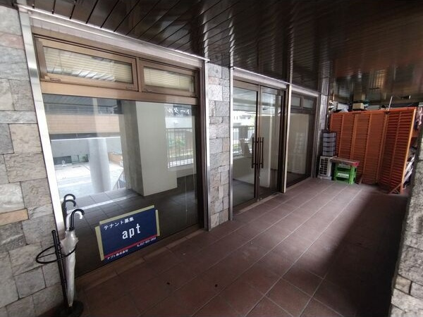ハピネス植田店舗の外観