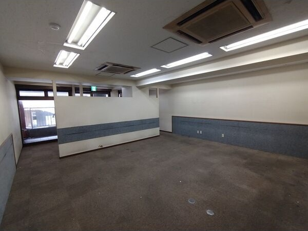 ハピネス植田店舗の内装