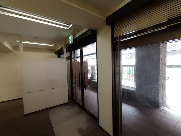 ハピネス植田店舗の内装