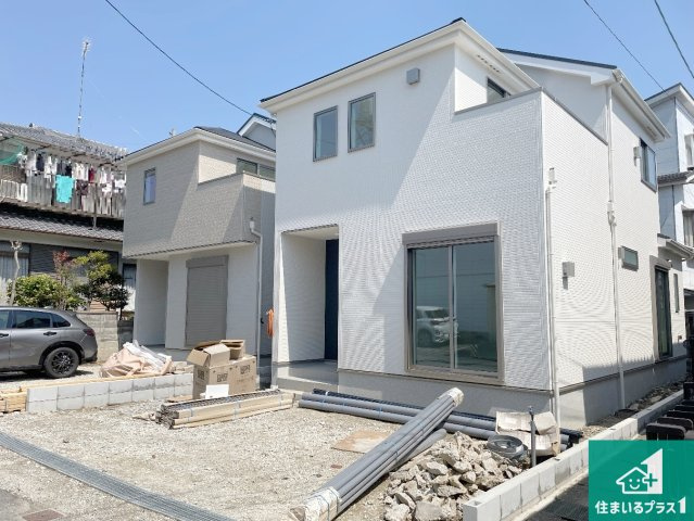 宇治市伊勢田町毛語　第1期　新築一戸建ての駐車場|並列２台駐車可能！ゆとりの駐車スペースで車庫入れもスムーズ！