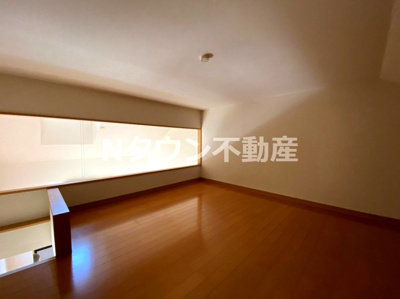 【寝室】 | ナディアK・N | 広くて明るい寝室