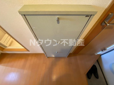 【玄関】 | ナディアK・N | 明るい玄関です