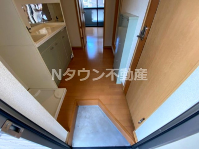 【玄関】 | ナディアK・N | 明るい玄関です