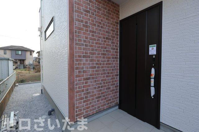 《仲介手数料無料》蓮田市西新宿４丁目17(全1戸)新築一戸建てグラファーレの玄関