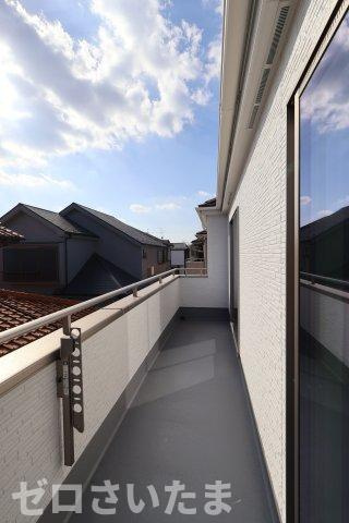 《仲介手数料無料》蓮田市西新宿４丁目17(全1戸)新築一戸建てグラファーレのバルコニー